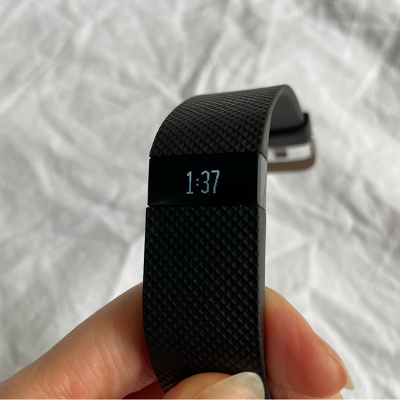 Fitbit Charge HR - Picture 1 of 4
